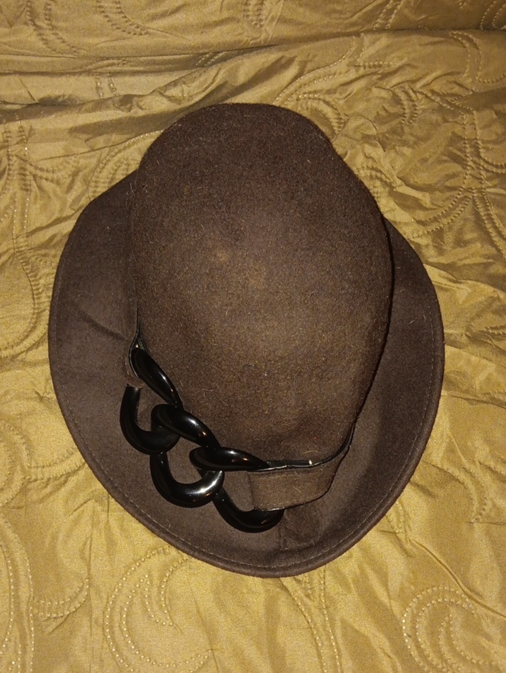 Classic Brown Felt Women's Hat with Chain Accent